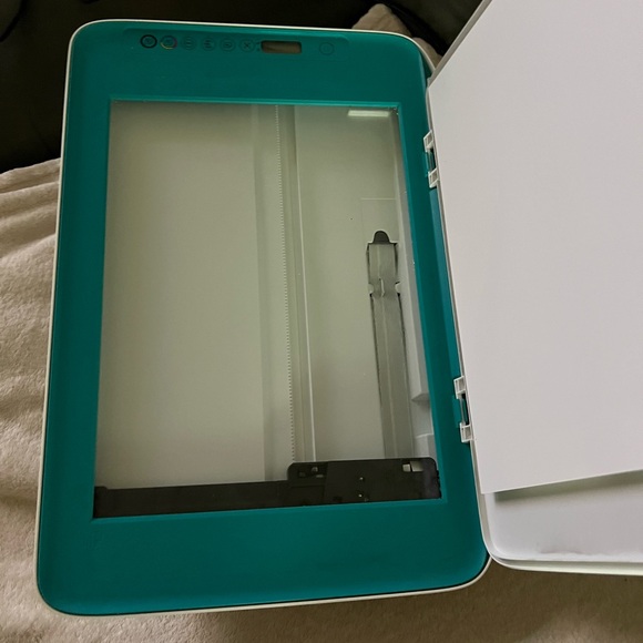 HP Deskjet 2635 Print Scan Copy. Never used. - Picture 3 of 7